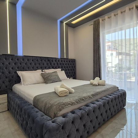 Vila Roxhest Sarandë Esterno foto