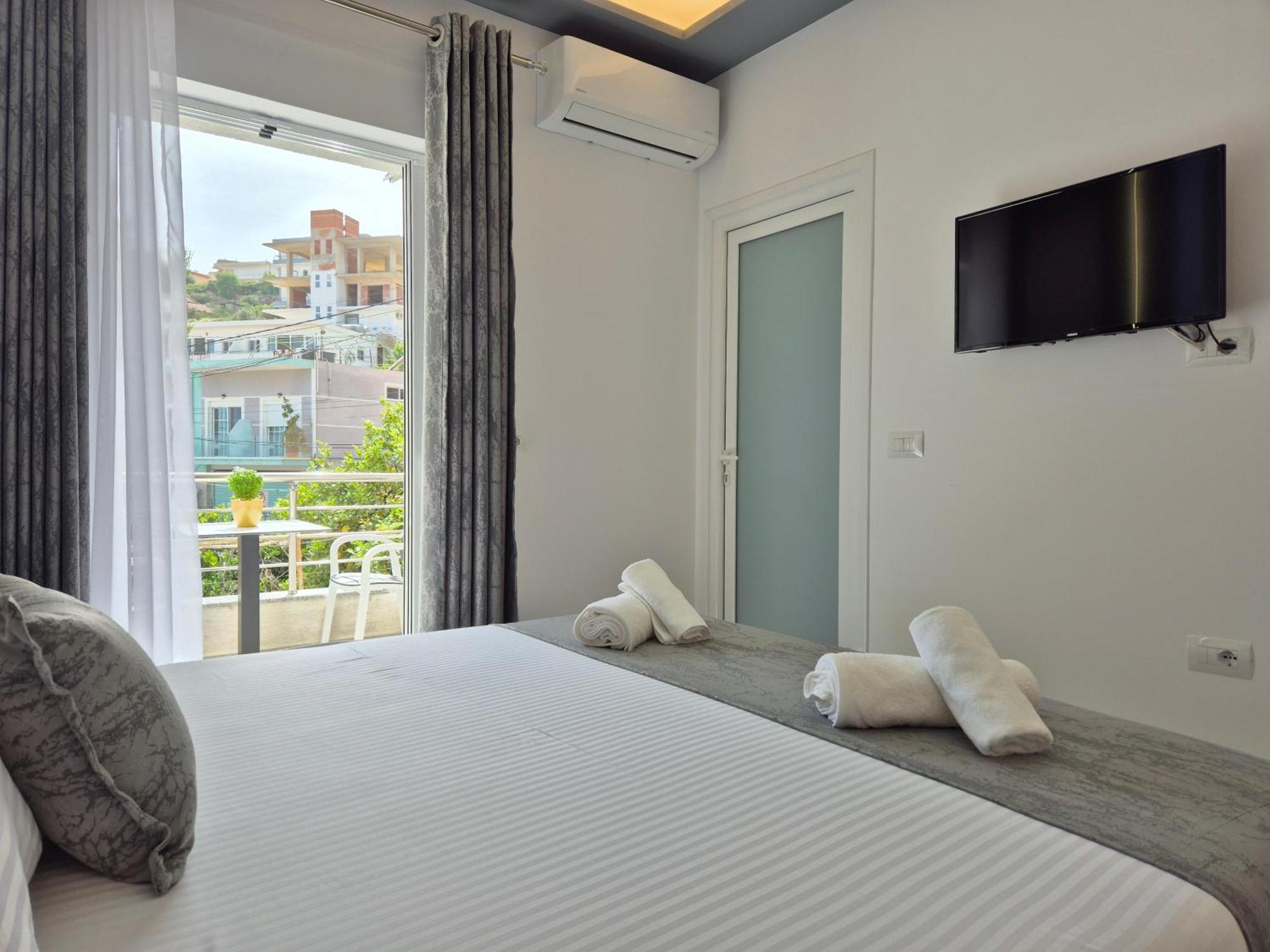 Vila Roxhest Sarandë Esterno foto